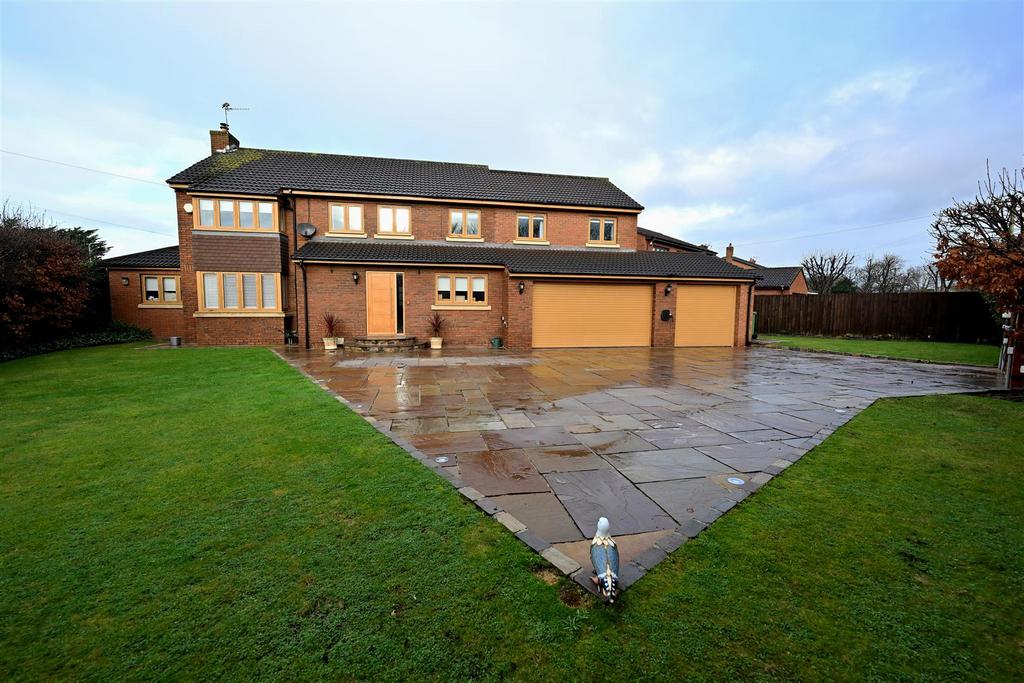 The Serpentine North, Blundellsands 4 bed detached house for sale £
