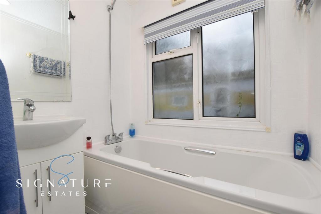 Bathroom (16).jpg