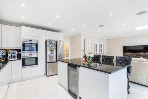 37 Eton Avenue, Hounslow, TW5 0HB