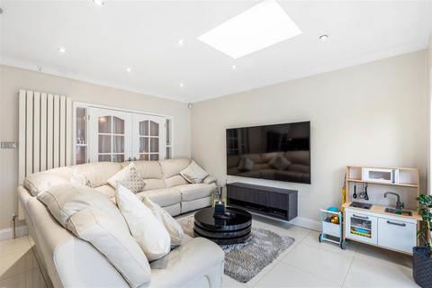 37 Eton Avenue, Hounslow, TW5 0HB