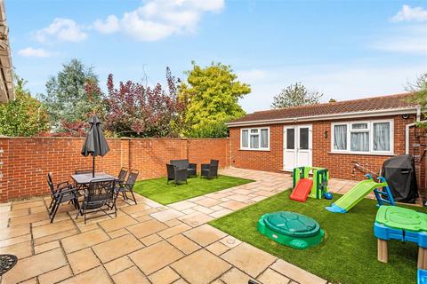 37 Eton Avenue, Hounslow, TW5 0HB