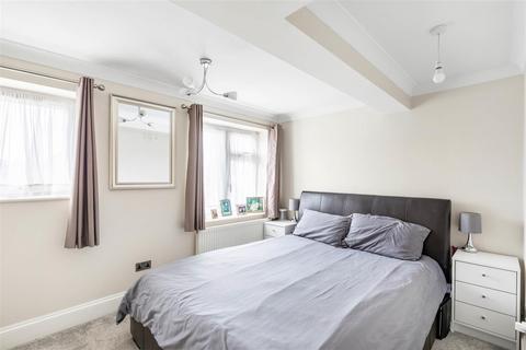 37 Eton Avenue, Hounslow, TW5 0HB