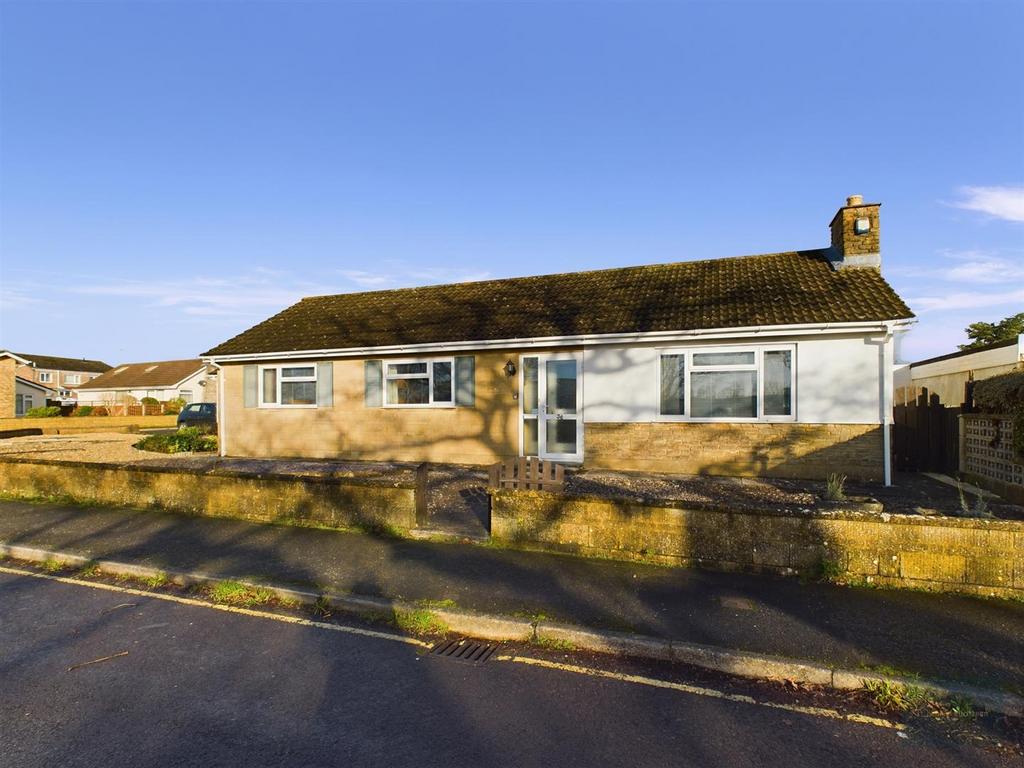 Hazel Grove, Trowbridge BA14 3 bed bungalow for sale £360,000