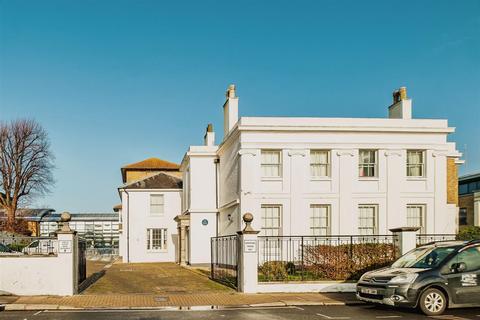 2 bedroom apartment for sale, Amelia Court, Union Place, Worthing