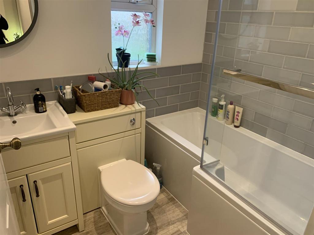 Gordon Road Bathroom.jpg