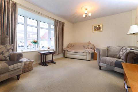 22 Ashdene Close, Kidderminster, DY10 3XB