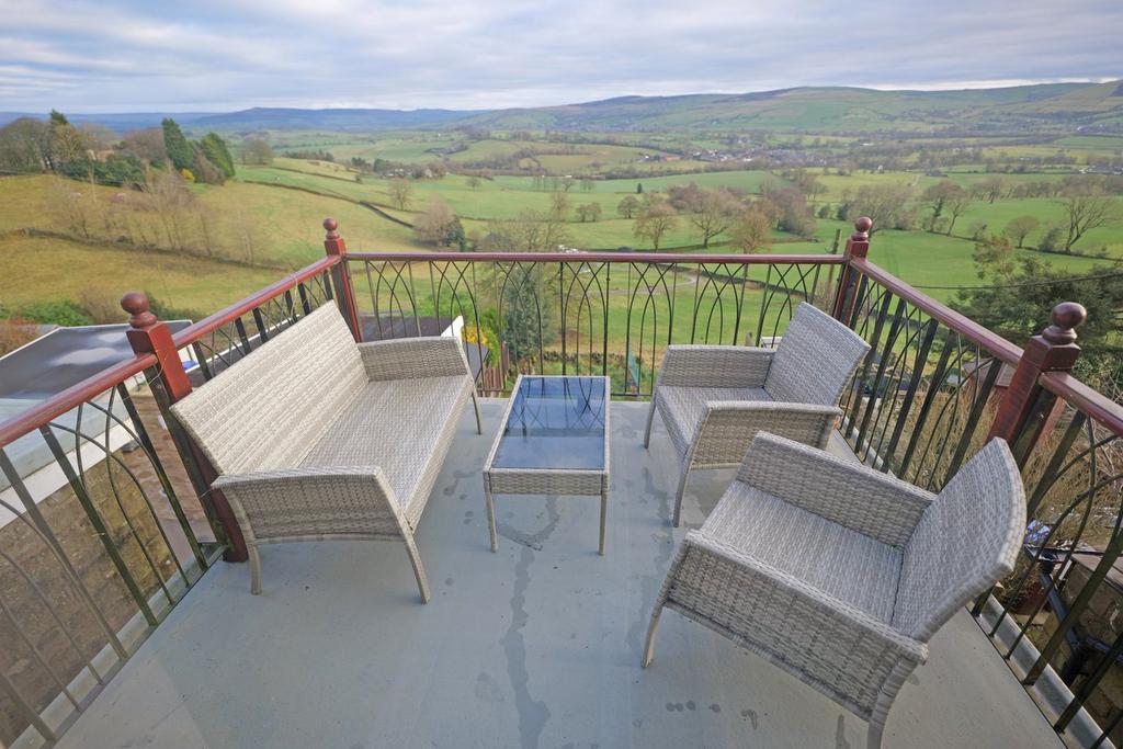 Manchester Road, Barnoldswick, BB18 3 bed terraced house for sale £