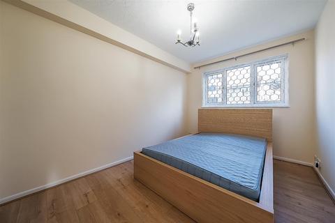 2 bedroom maisonette for sale, Kestrel Close, London
