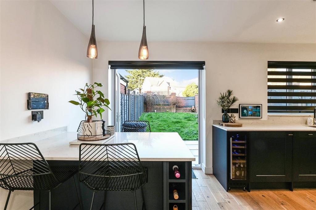 Kitchen / Dining Area