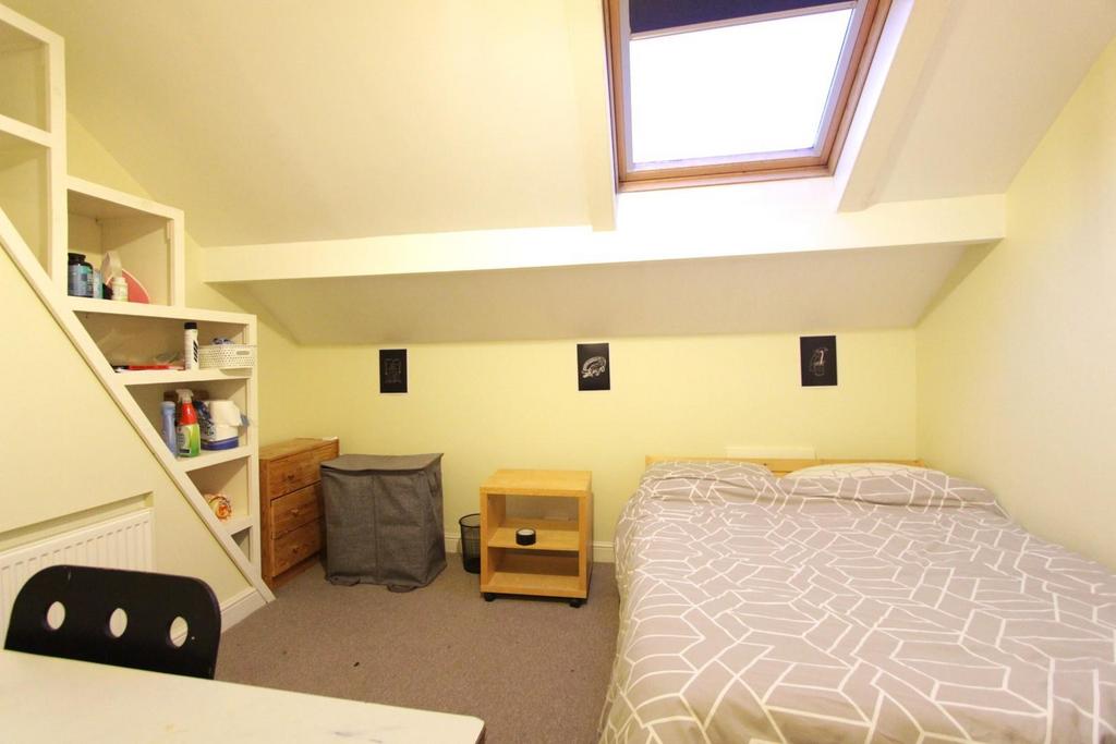 6. bedroom 4.JPG