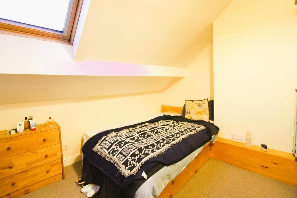 8. Bedroom 5 .JPG