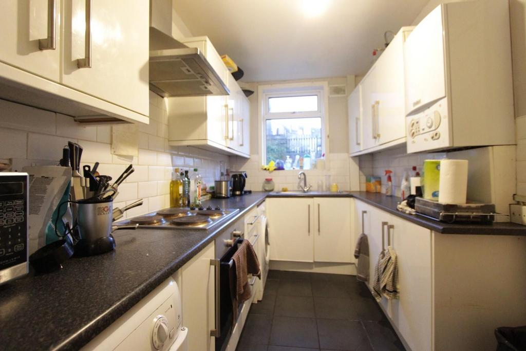3. Kitchen.JPG