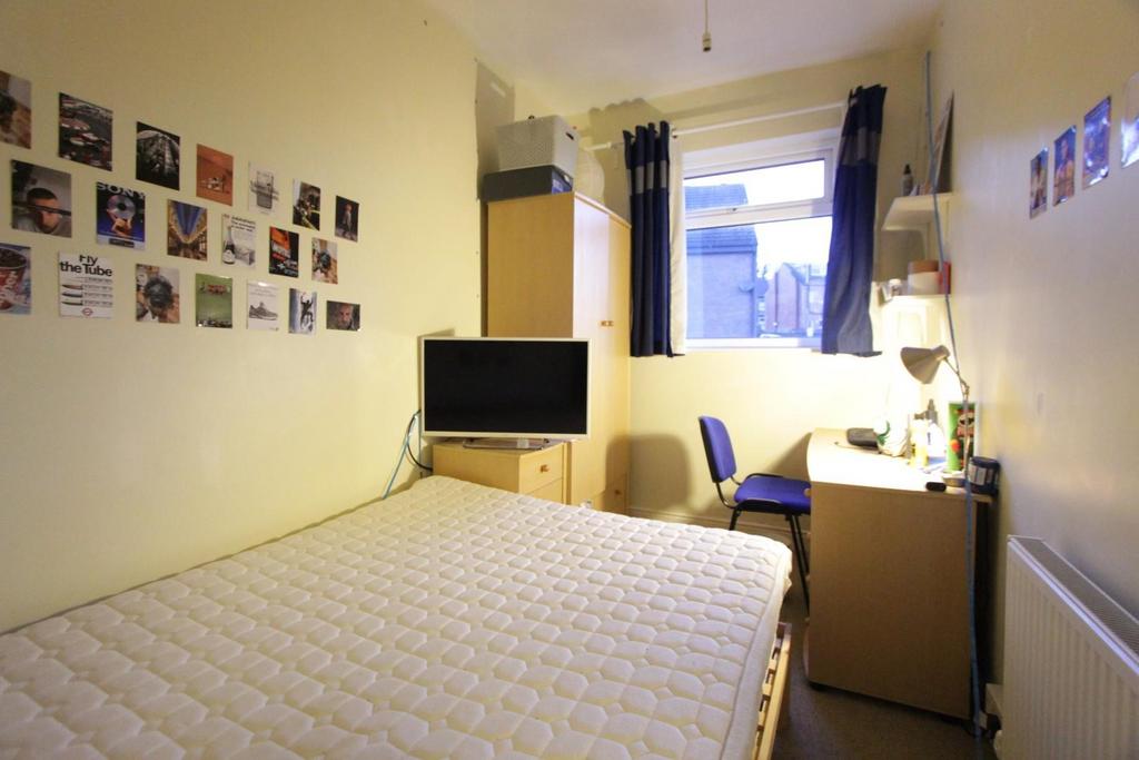 4. Bedroom 3 .JPG