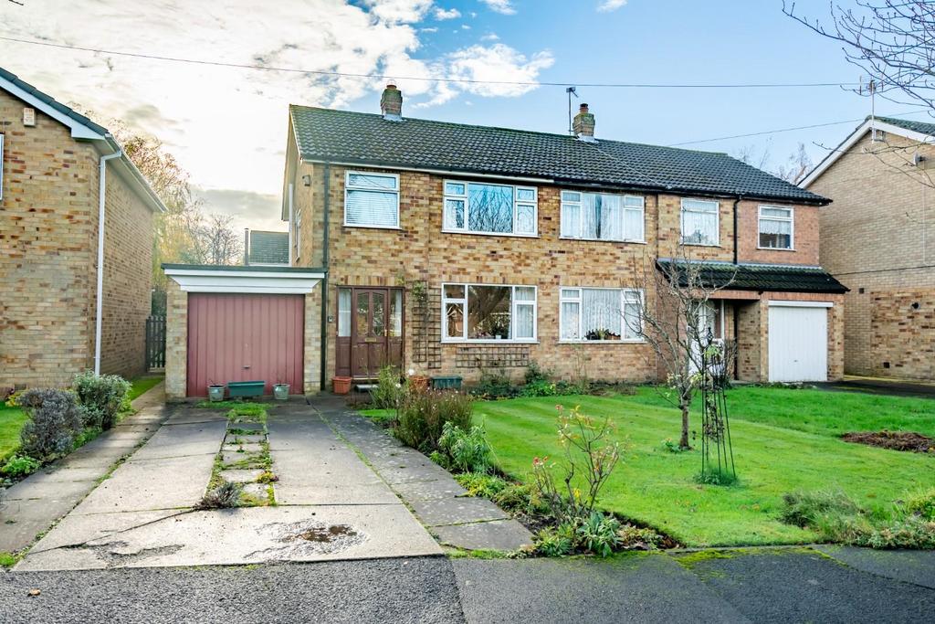 Hillcrest Gardens, Dringhouses, York 3 bed semidetached house for sale