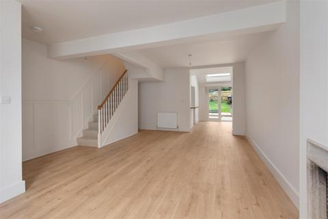 3 bedroom end of terrace house for sale, Nunnery Fields, Canterbury