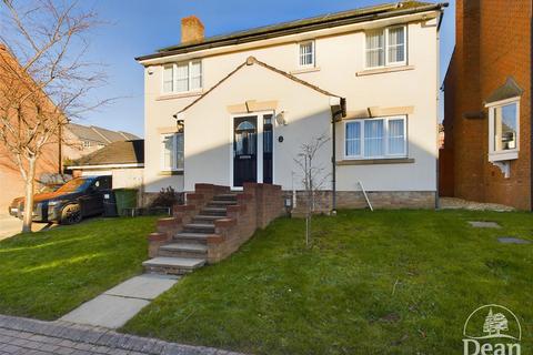 4 bedroom detached house for sale, Colliers Field, Cinderford