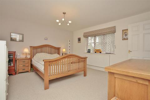 4 bedroom detached house to rent, Culham Close, Abingdon