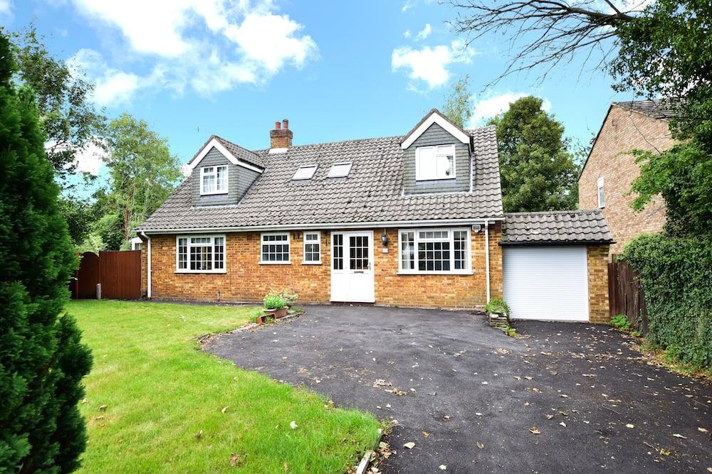 Hamilton Road, Kings Langley WD4 5 bed detached house £2,600 pcm (£