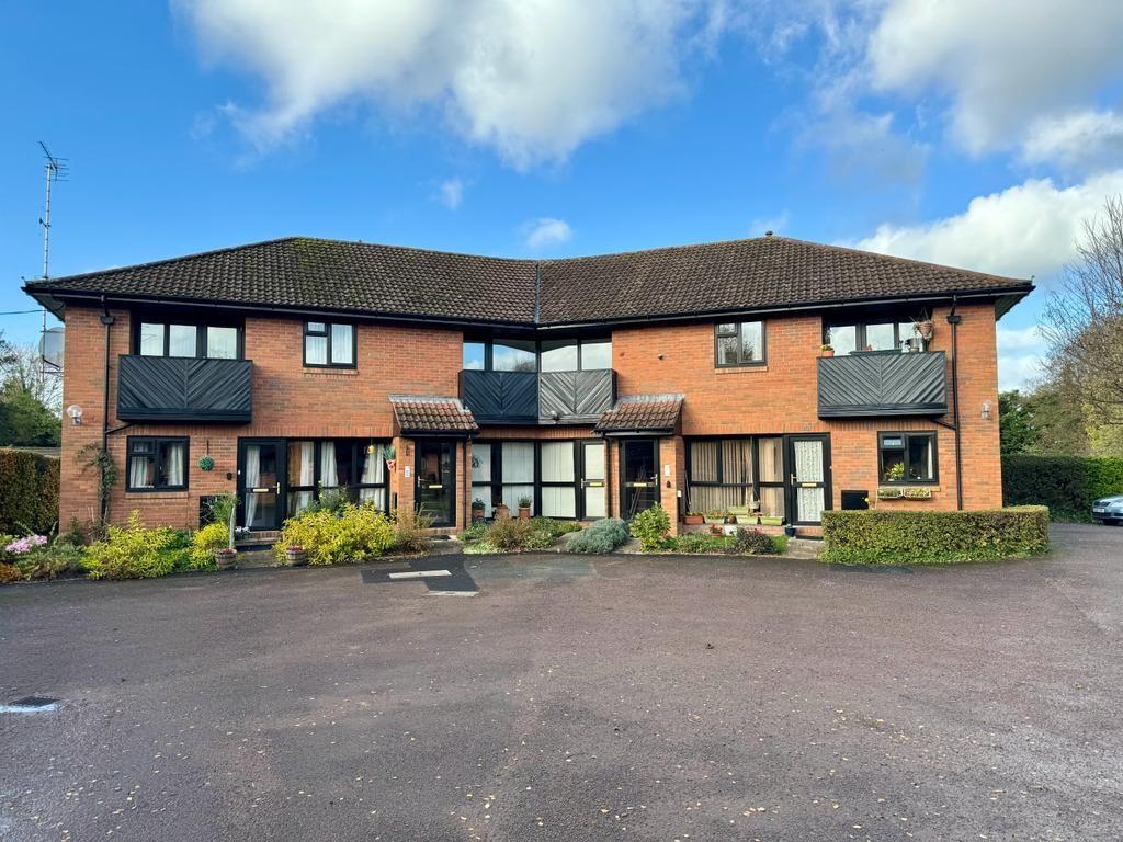 Burrows Court, Hampton Park, Hereford, HR1 2 bed apartment for sale £
