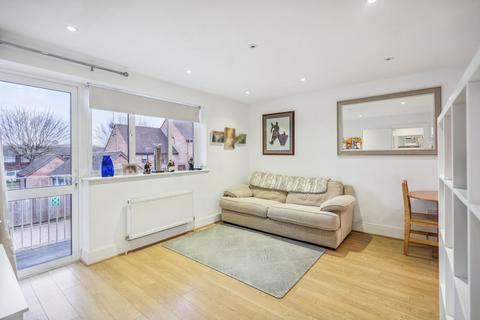 2 bedroom apartment for sale, Beaconsfield Road, Farnham Common SL2