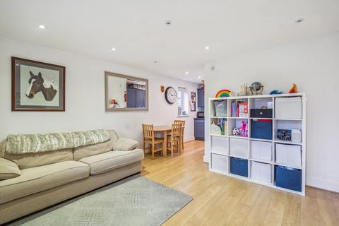 2 bedroom apartment for sale, Beaconsfield Road, Farnham Common SL2