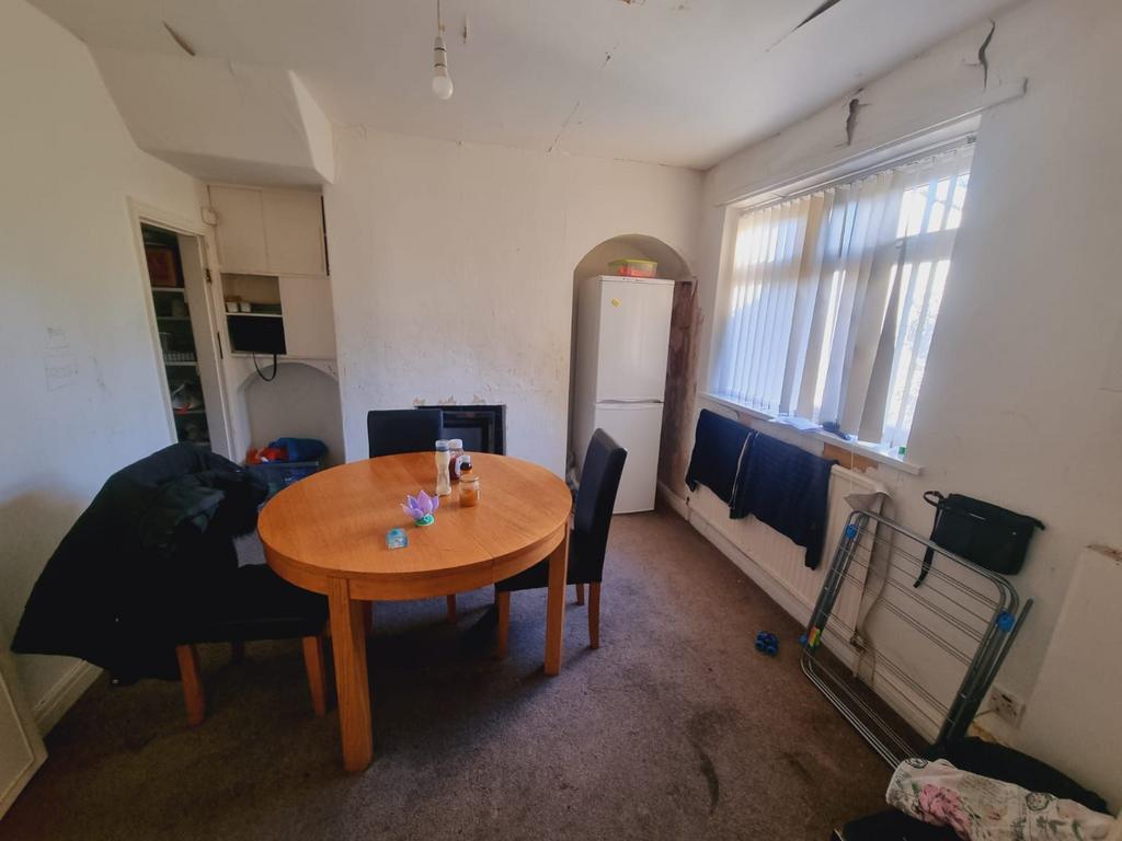 Brantwood Drive, Bradford, BD9 3 bed semidetached house for sale £