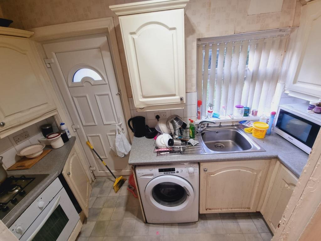 Brantwood Drive, Bradford, BD9 3 bed semidetached house for sale £