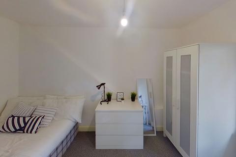 3 bedroom flat to rent, Flat 3, 122 Foxhall Road, Forest Fields, Nottingham, NG7 6LH