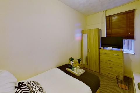 undefined, Flat 3, 122 Foxhall Road, Forest Fields, Nottingham, NG7 6LH