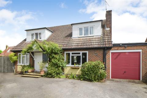 4 bedroom detached house for sale, Reading Road, Hampshire RG27