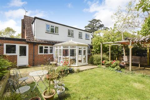 4 bedroom detached house for sale, Reading Road, Hampshire RG27