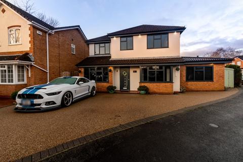 4 bedroom detached house for sale, Wiltshire Close, Woolston, WA1