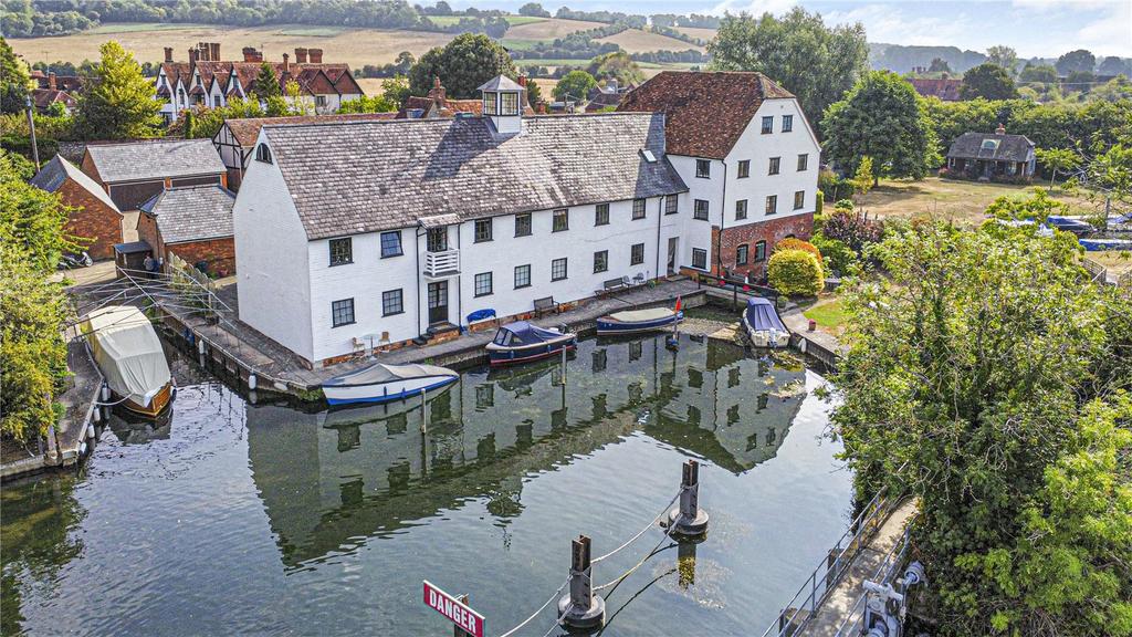 Hambleden, HenleyonThames, Oxfordshire, RG9 3 bed apartment for sale