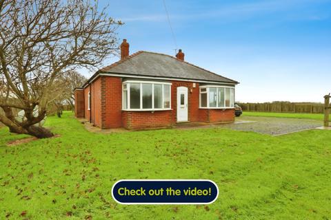3 bedroom detached bungalow for sale - Holmpton Road, Hollym, Withernsea, East Riding of Yorkshire, HU19 2QW