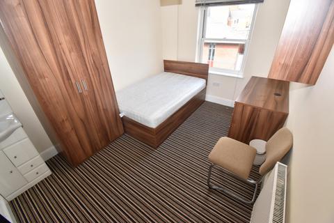 8 bedroom terraced house to rent - Chapel Cross, Chapel Street, Leamington Spa, Warwickshire, CV31