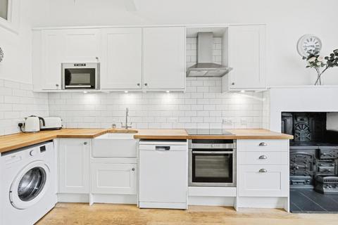 2 bedroom flat to rent, Royal Crescent, Edinburgh, EH3