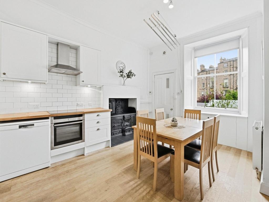 Royal Crescent, Edinburgh, EH3 - View 5