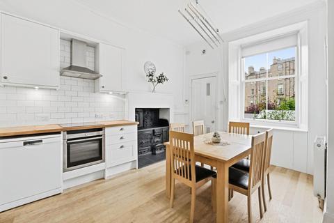 2 bedroom flat to rent, Royal Crescent, Edinburgh, EH3