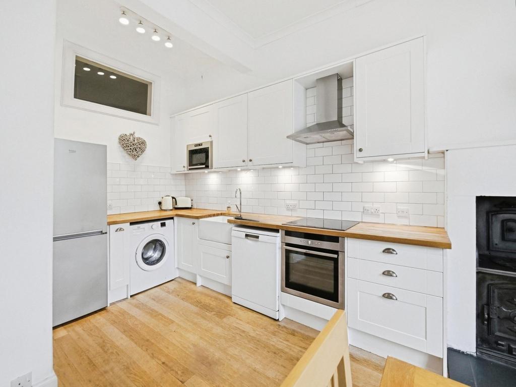 Royal Crescent, Edinburgh, EH3 - More