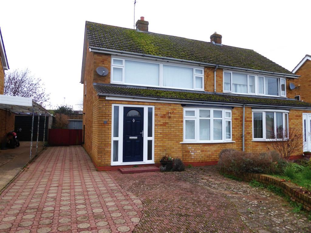 Horton Road, Middleton Cheney 3 bed semidetached house for sale £330,000
