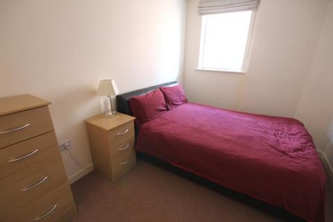 2 bedroom flat to rent, The Junction, Slough