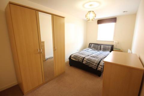 2 bedroom flat to rent, The Junction, Slough