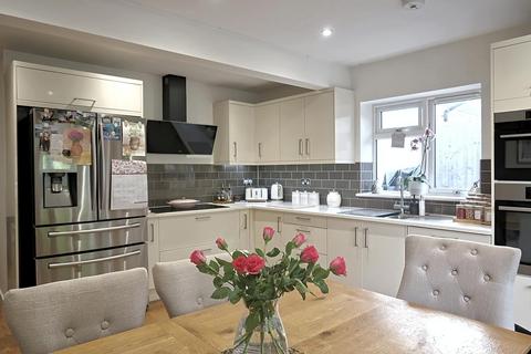 54 Lancaster Drive, Broadstone, BH18 9EL