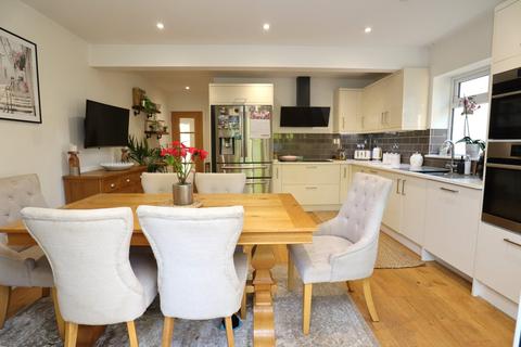 54 Lancaster Drive, Broadstone, BH18 9EL