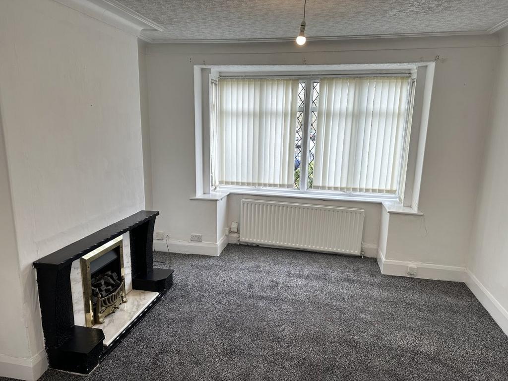 Balmoral Avenue, Whitefield 3 bed semidetached house £1,200 pcm (£