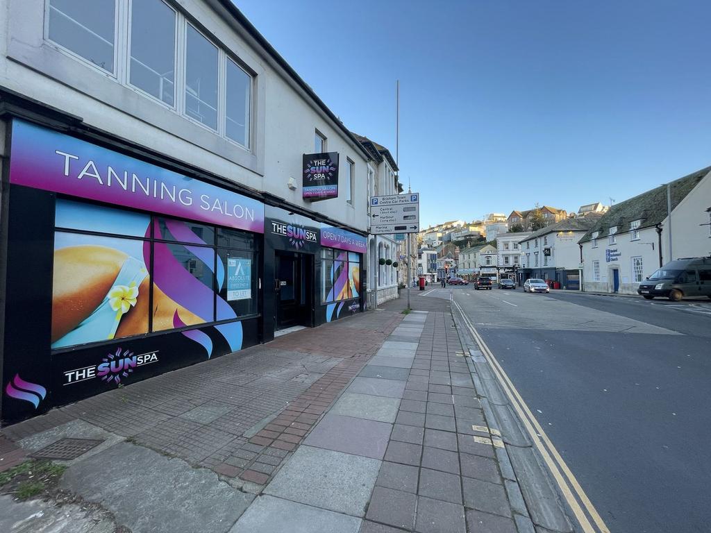 New Road, Brixham, TQ5 Retail property (high street) to rent £916 pcm