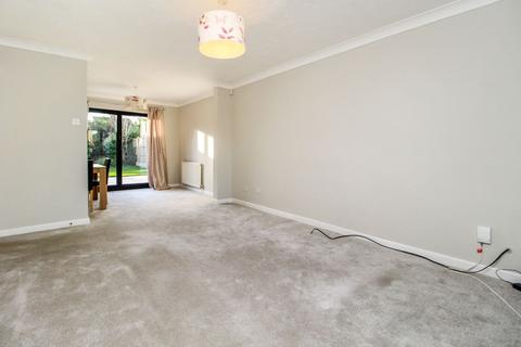 4 bedroom detached house to rent, Studley Road, Wootton, Bedford