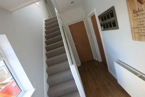 6 bedroom semi-detached house to rent, Queens Road., Beeston, Nottingham, NG9 2BB