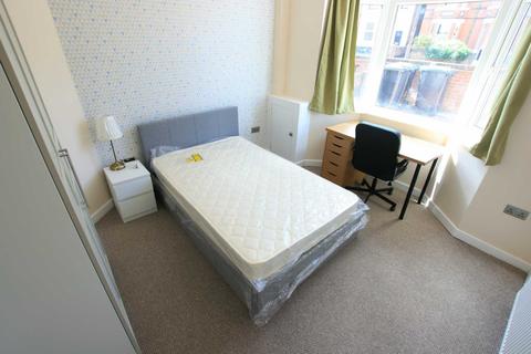 6 bedroom semi-detached house to rent, Queens Road., Beeston, Nottingham, NG9 2BB