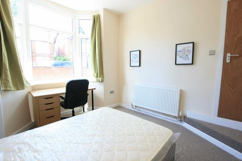6 bedroom semi-detached house to rent, Queens Road., Beeston, Nottingham, NG9 2BB